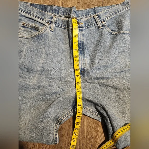 Wrangler Jeans Relaxed Fit Light Wash Denim Pants Classic Mens Size 40x30 - Picture 3 of 11